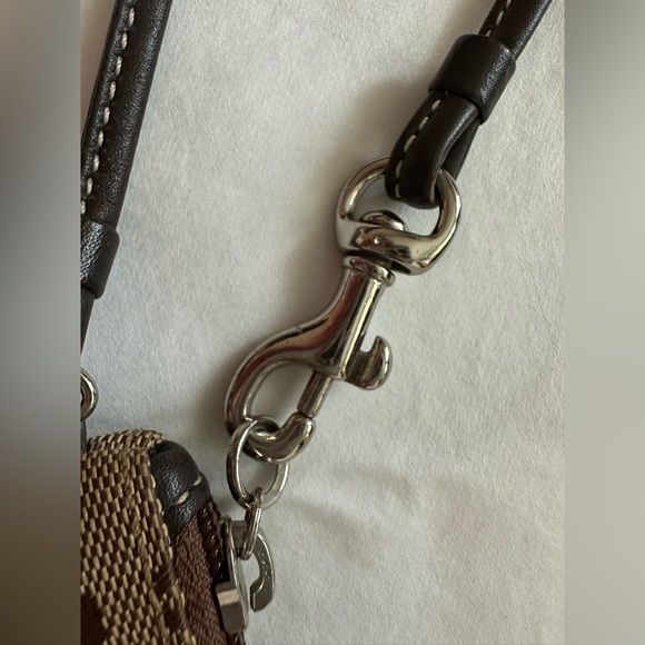 Coach | Wristlet! - Picture 7 of 11